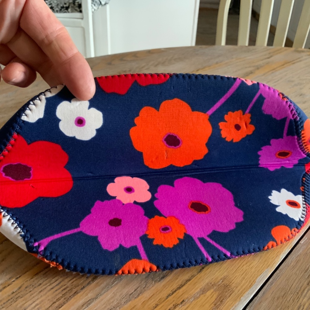 Built NY® Lush Flower Multicolor Gourmet Getaway L - Picture 3 of 5